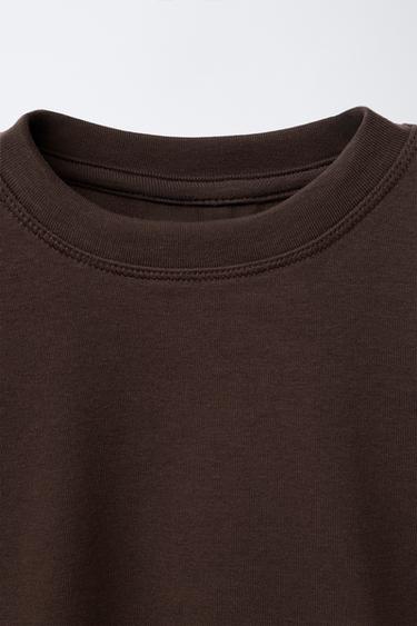 CAMISETA CROPPED BÁSICA - Marrón de Zara