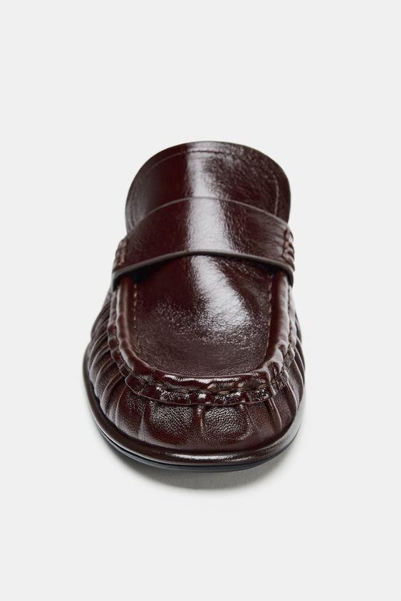 MOCASSINS OUVERTS À L'ARRIÈRE EN CUIR - Bordeaux de Zara - Image 4