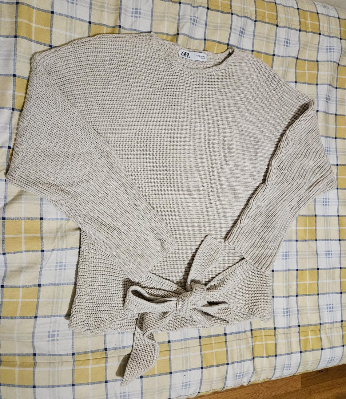 PLAIN KNIT SWEATER WITH TIE
