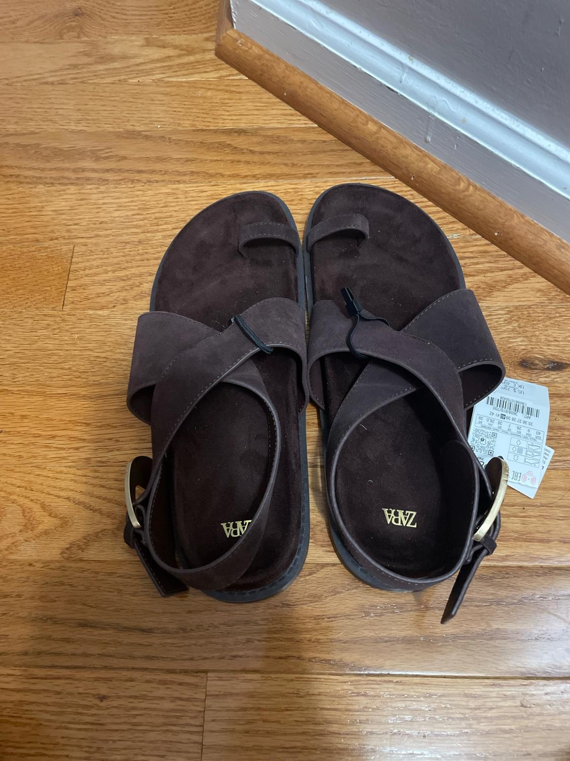 SUEDE TOE LOOP BUCKLE SANDALS - Image 3