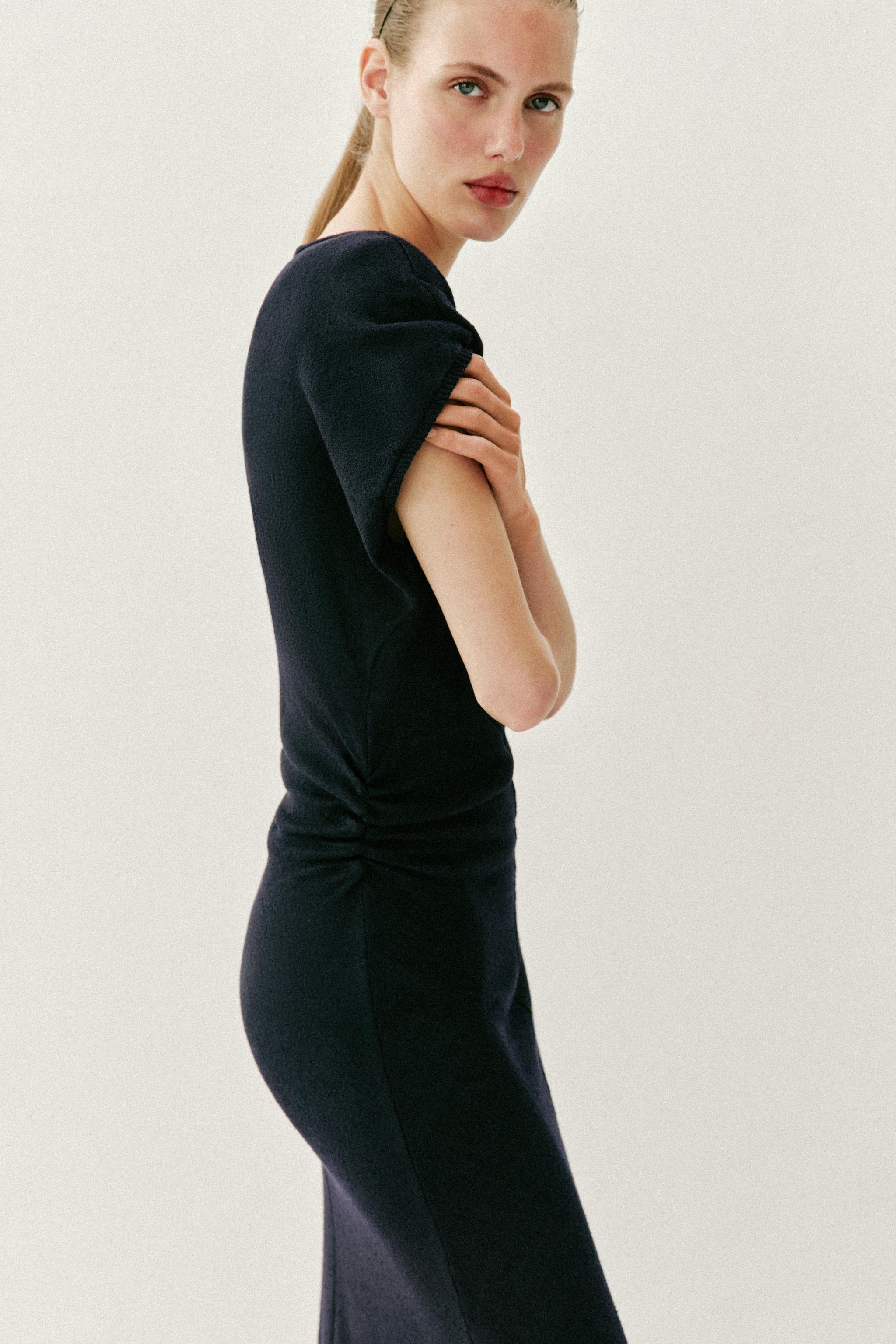 LONG KNIT DRESS WITH SIDE RUCHING