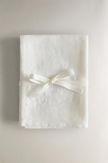 PACK OF CHILDREN’S MUSLIN CLOTHS WITH EMBROIDERED LETTER (PACK OF 2) - 852 by Zara - Image 0