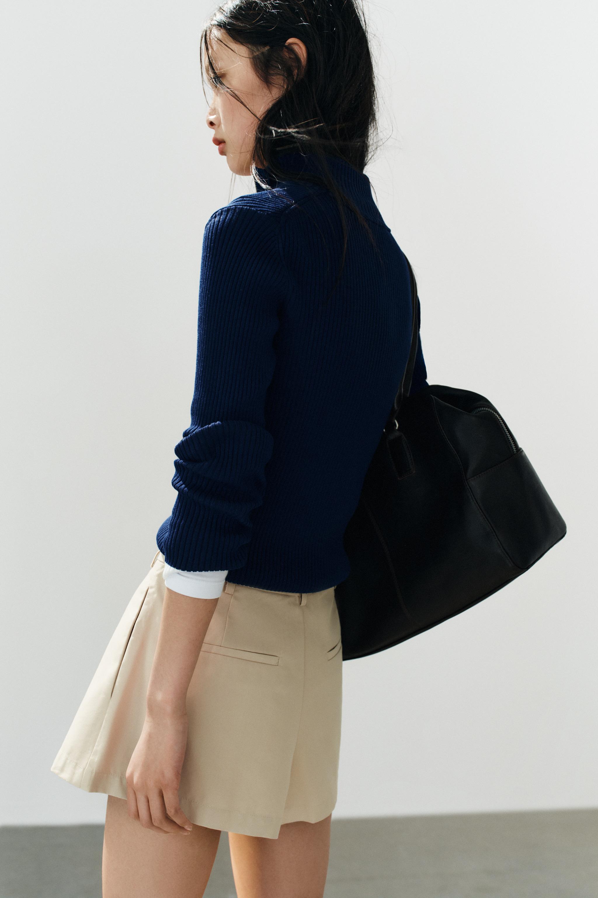 PLEATED BUTTON SHORTS