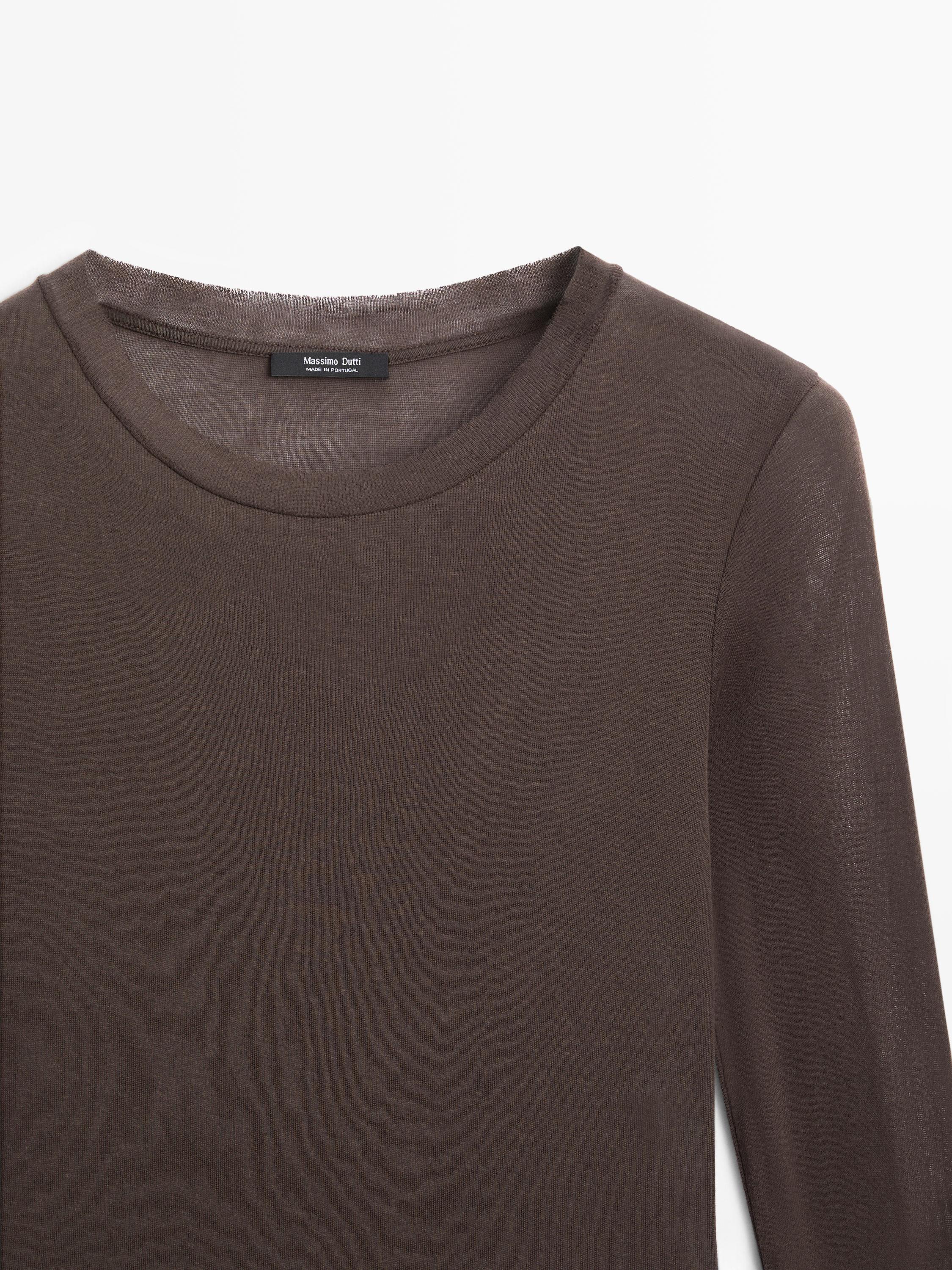 100% cotton semi-sheer T-shirt with collar detail