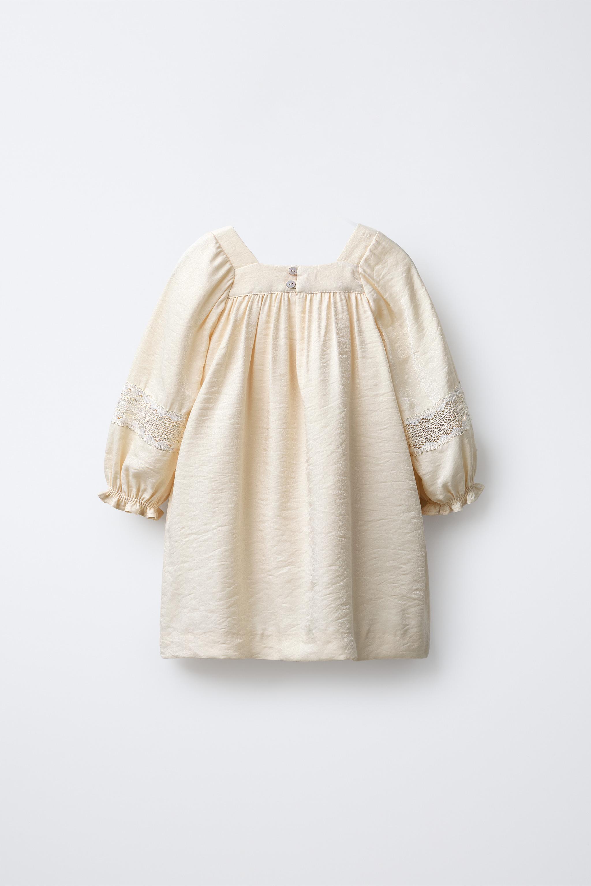 ROBE EN SATIN BRODÉE