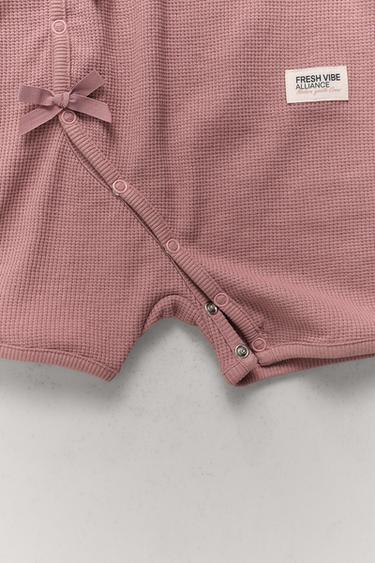 بيجامة قصيرة قطعة واحدة وافل - وردي by Zara
