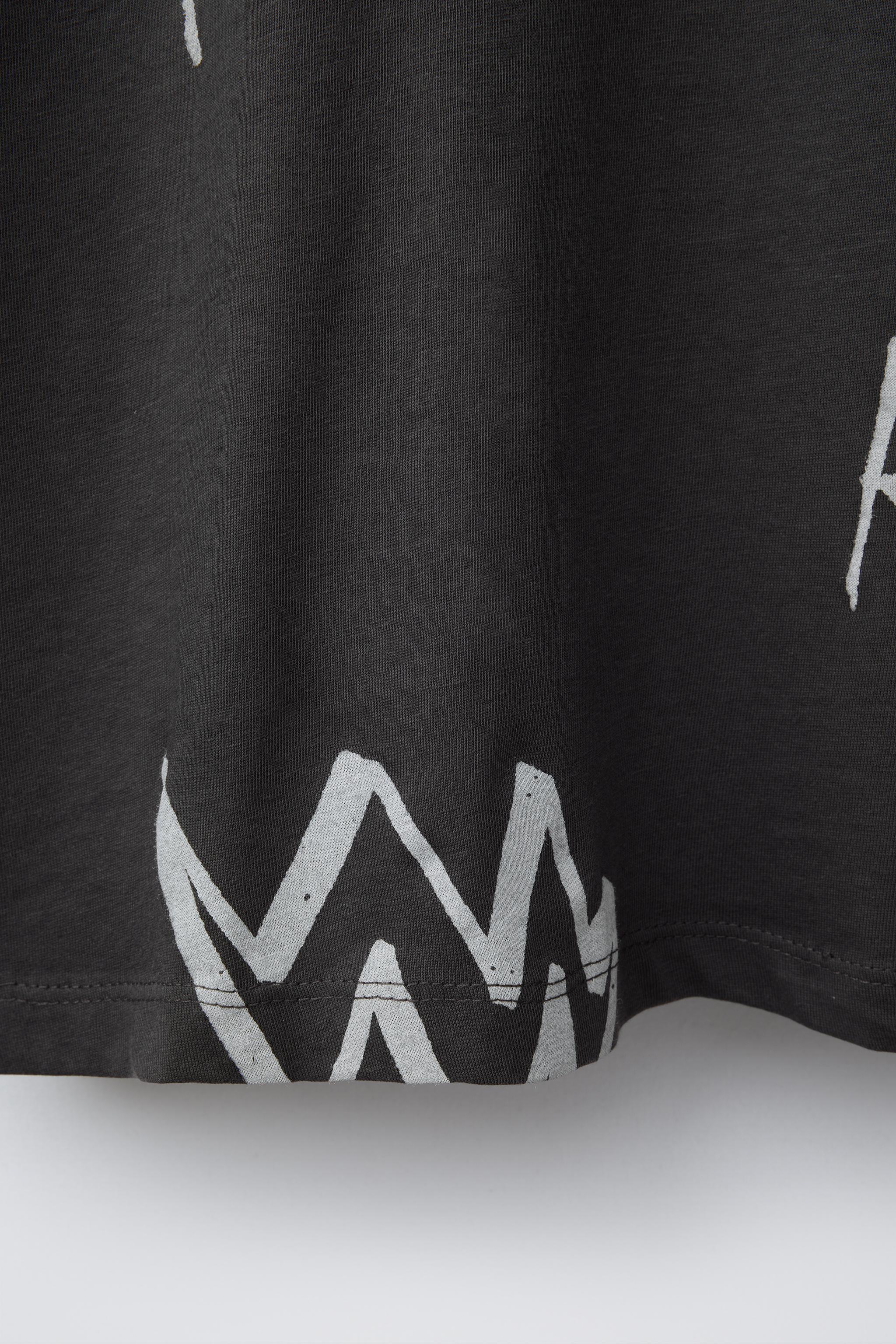 T-SHIRT À IMPRIMÉ GRAFFITI