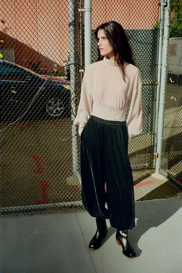 Zaras BODY I GEORGETTE MED ÖPPEN RYG - crémefärgad