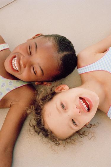 2-6 ANI/ COSTUM DE BAIE REVERSIBIL CU FLORI ȘI CAROURI - Verde lime de la Zara