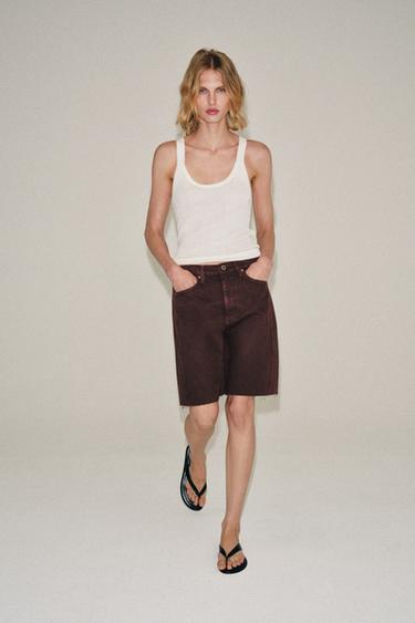 برمودا دنيم بقصة مريحة وخصر متوسط ZW COLLECTION - عقيقي داكن الخاص بـ Zara