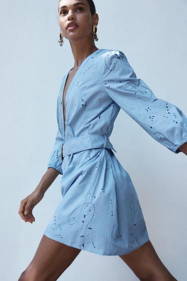 VESTIDO CORTO BORDADOS ENGOMADOS - Celeste de Zara