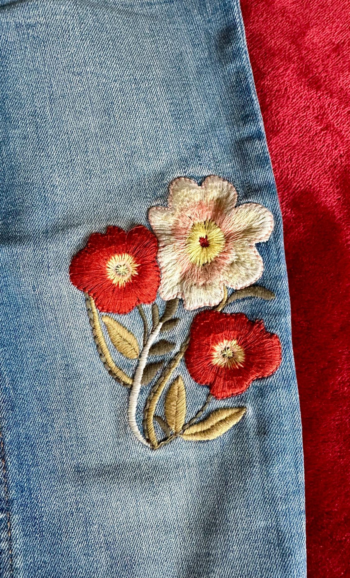 JEANS CON BORDADOS - Image 5