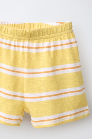 ENSEMBLE T-SHIRT ET BERMUDA À RAYURES - Jaune de Zara - Image 4
