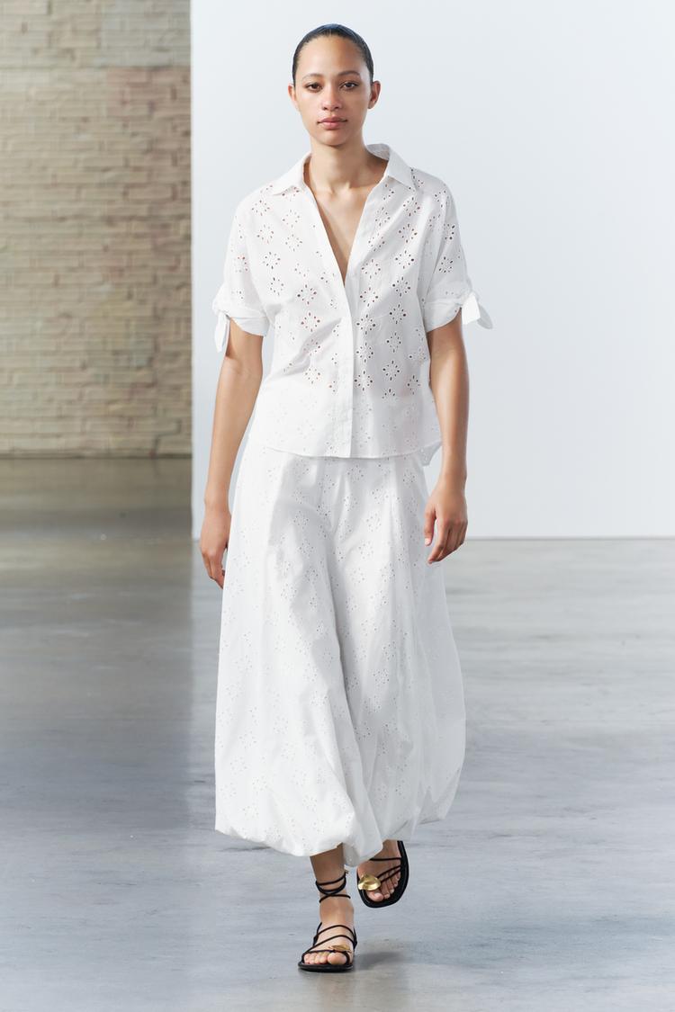 Mini yubka ostida kozdan kechirish Mini yubka ostida kozdan kechirish