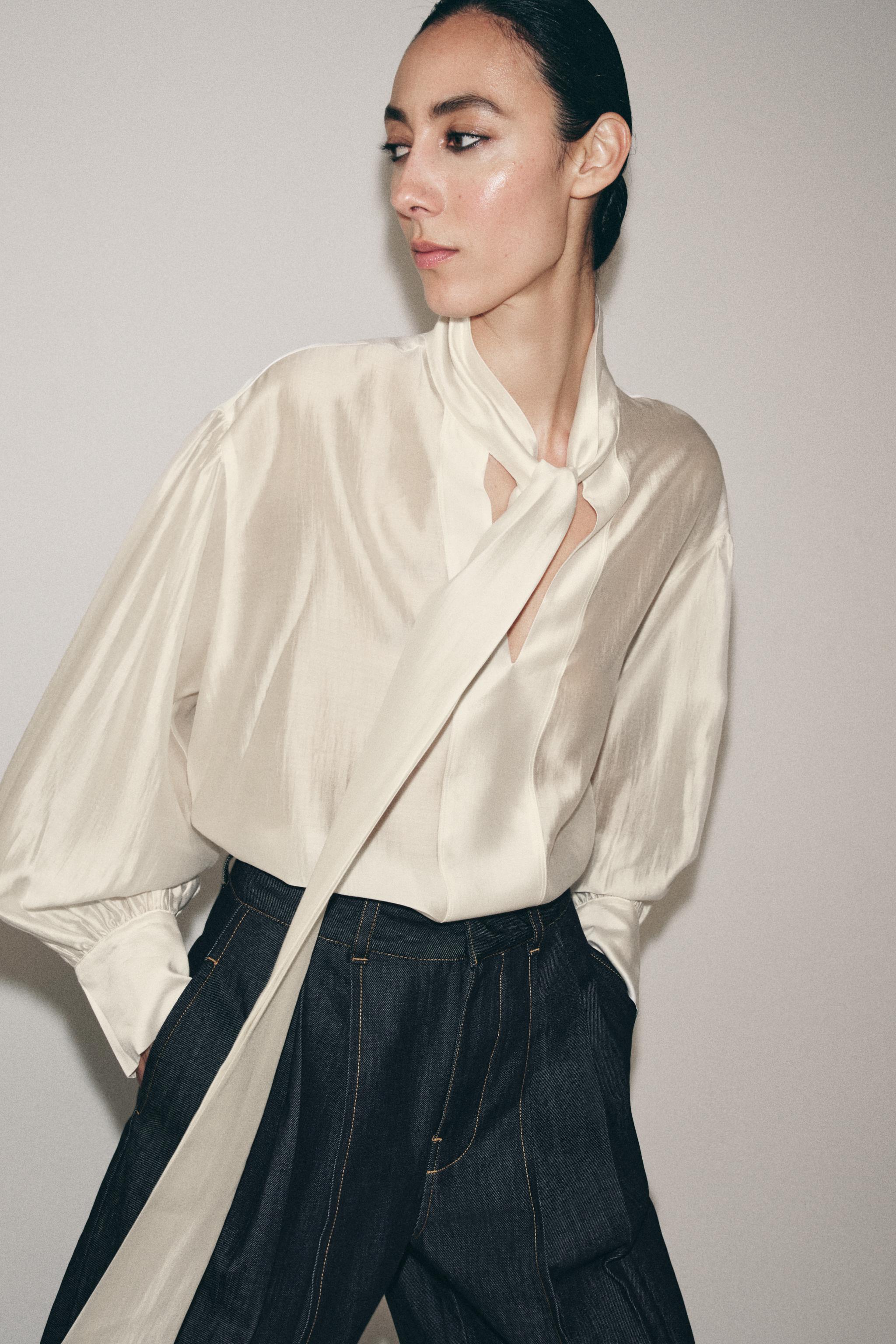 Женские рубашки Zara ZW COLLECTION SATIN EFFECT TIE SHIRT — фото 2