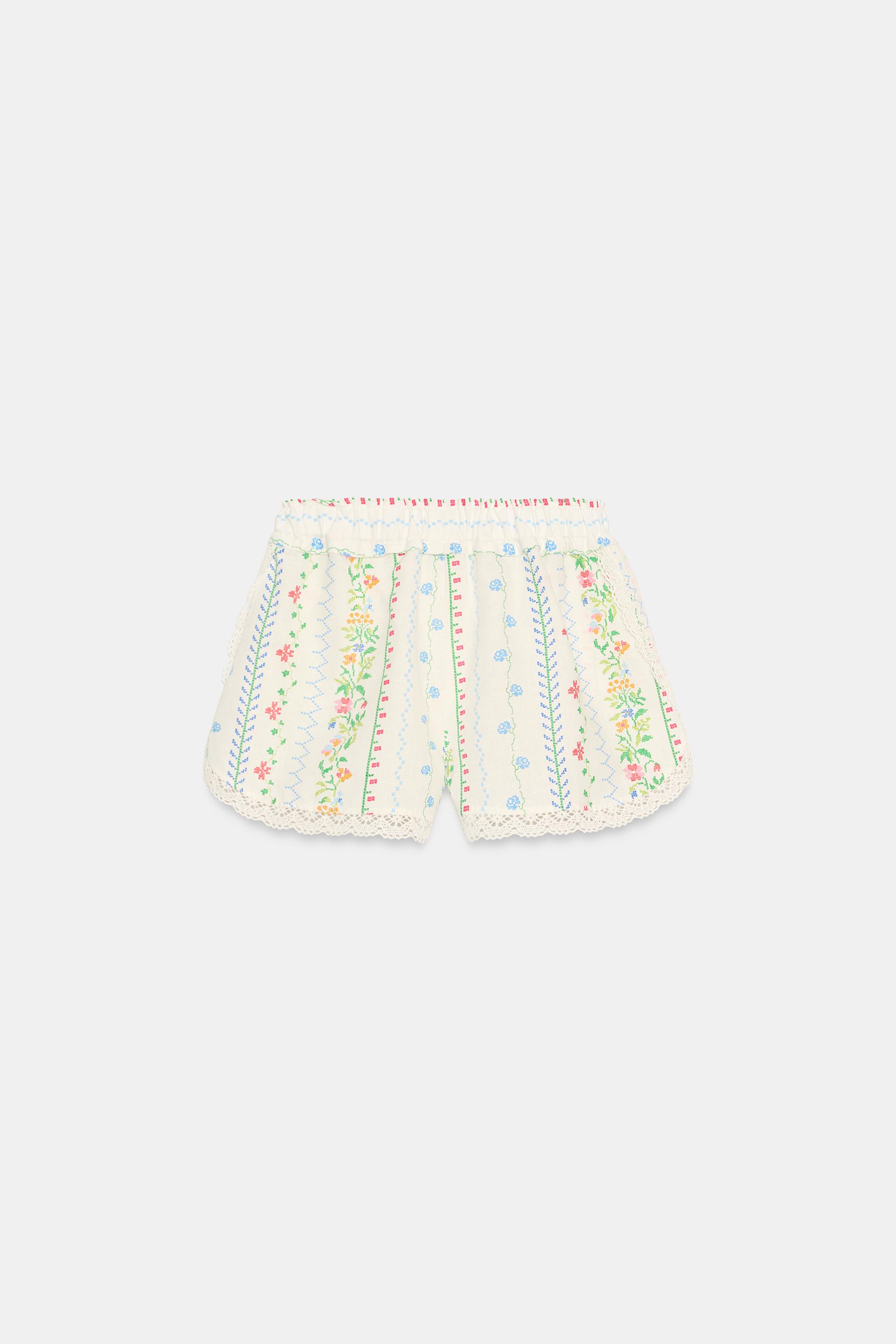 SHORT À IMPRIMÉ FLEURI ET DENTELLE EN LIN