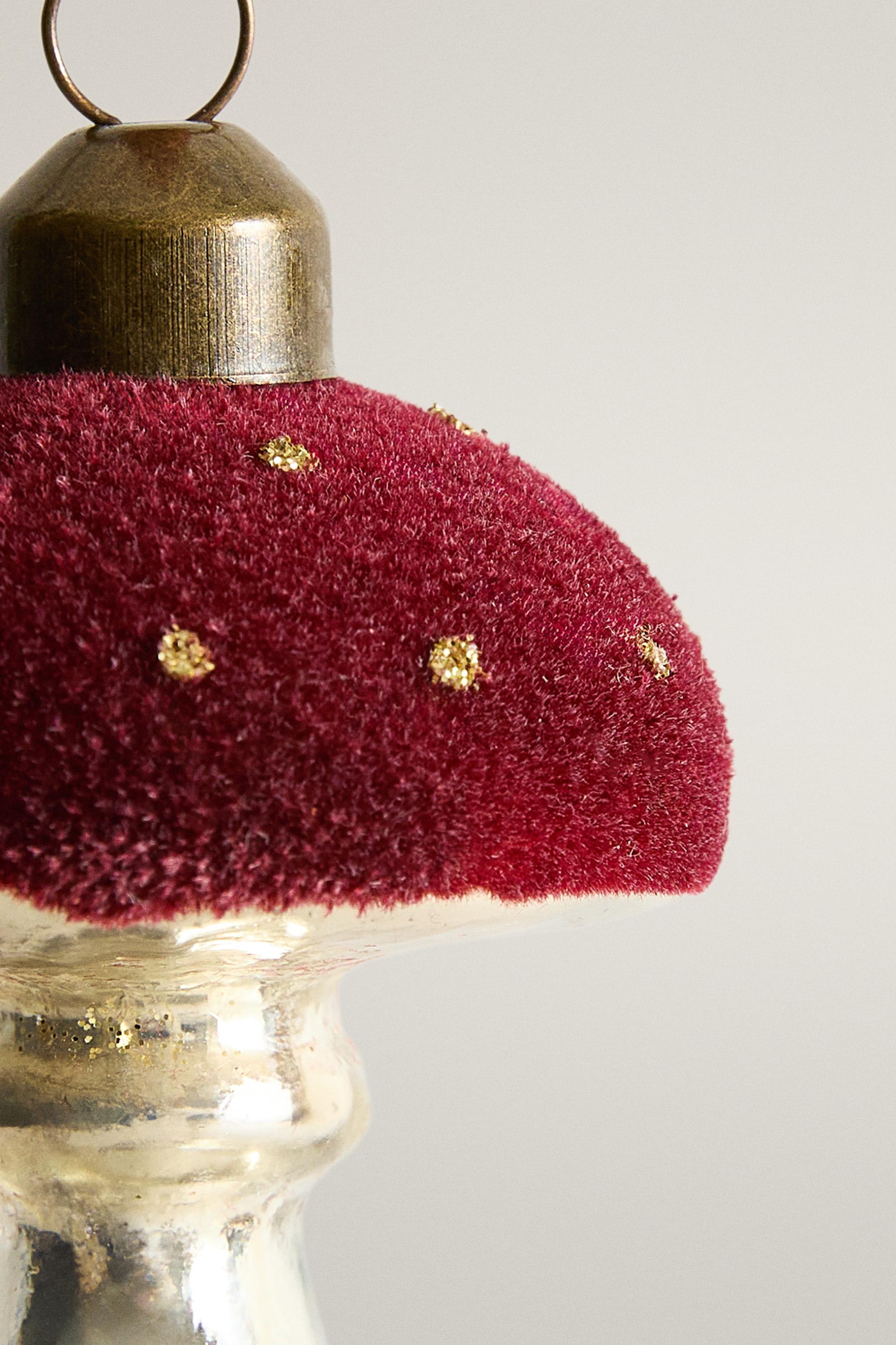 VELVET MUSHROOM CHRISTMAS DECORATION