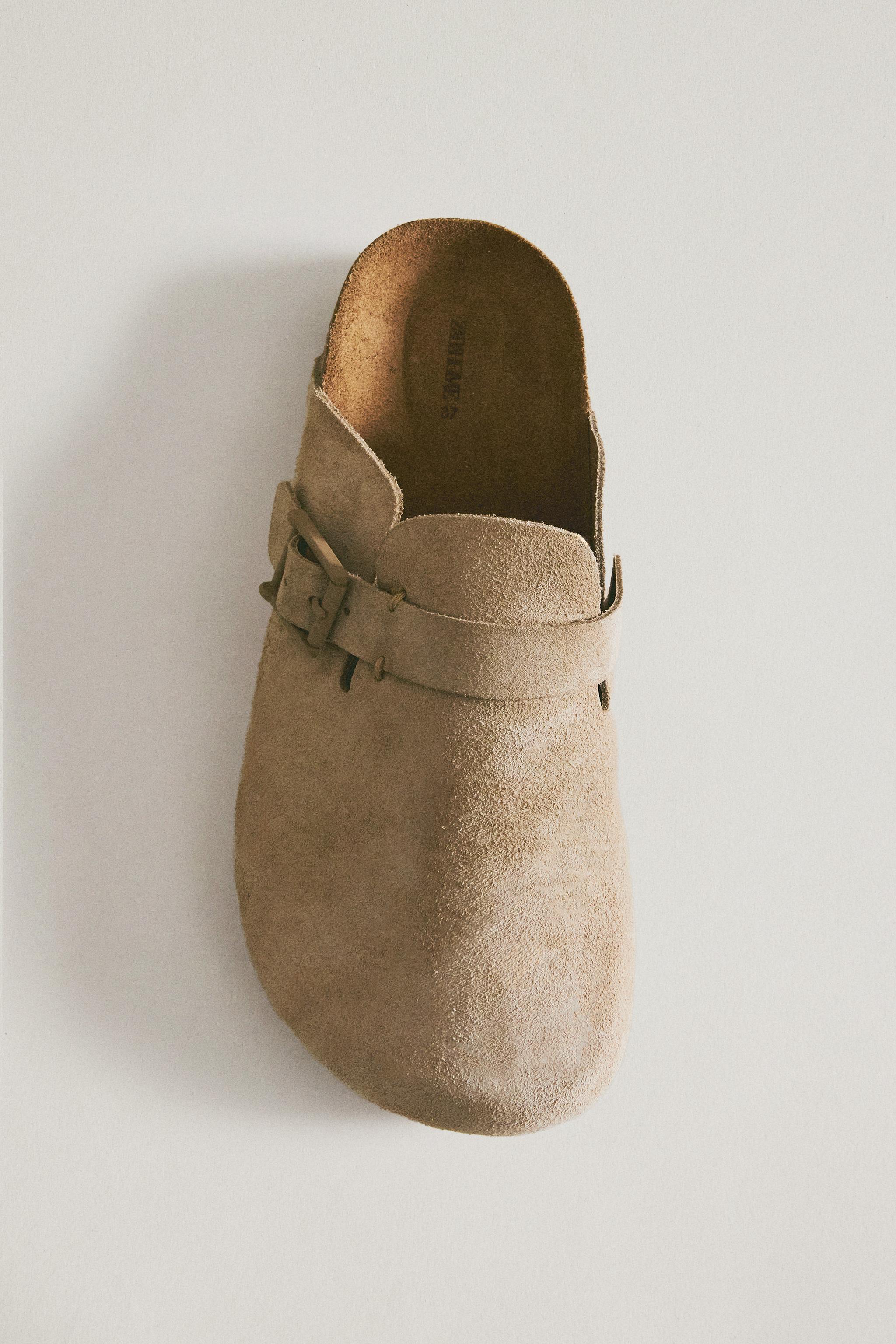 LEATHER CLOGS WITH BUCKLE AND TOPSTITCHING DETAIL — Sand Brown