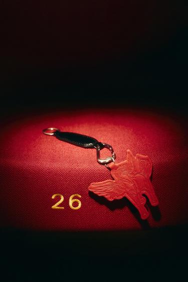 CHARM KEYRING - Red by Zara