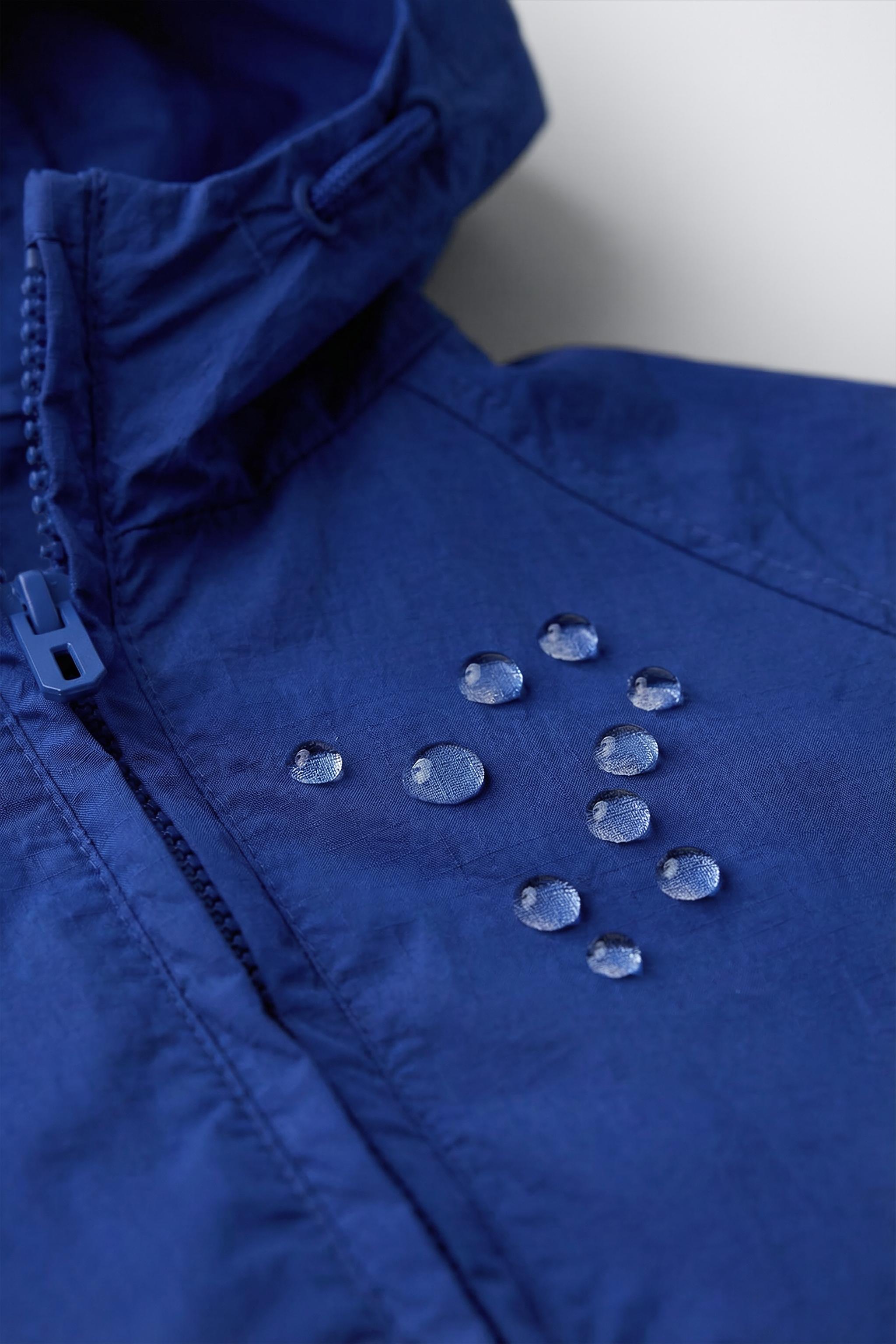 LIGHTWEIGHT WATER REPELLENT RAINCOAT