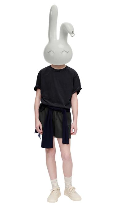 تيشرت بيزك بمظهر مغسول - رمادي أنثراسايت الخاص بـ Zara