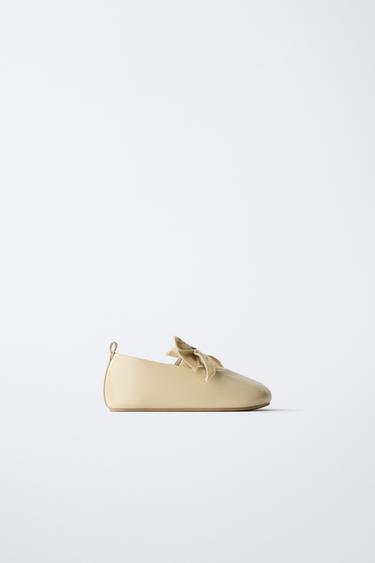 БАЛЕТКИ С БАНТОМ — Небеленый от Zara