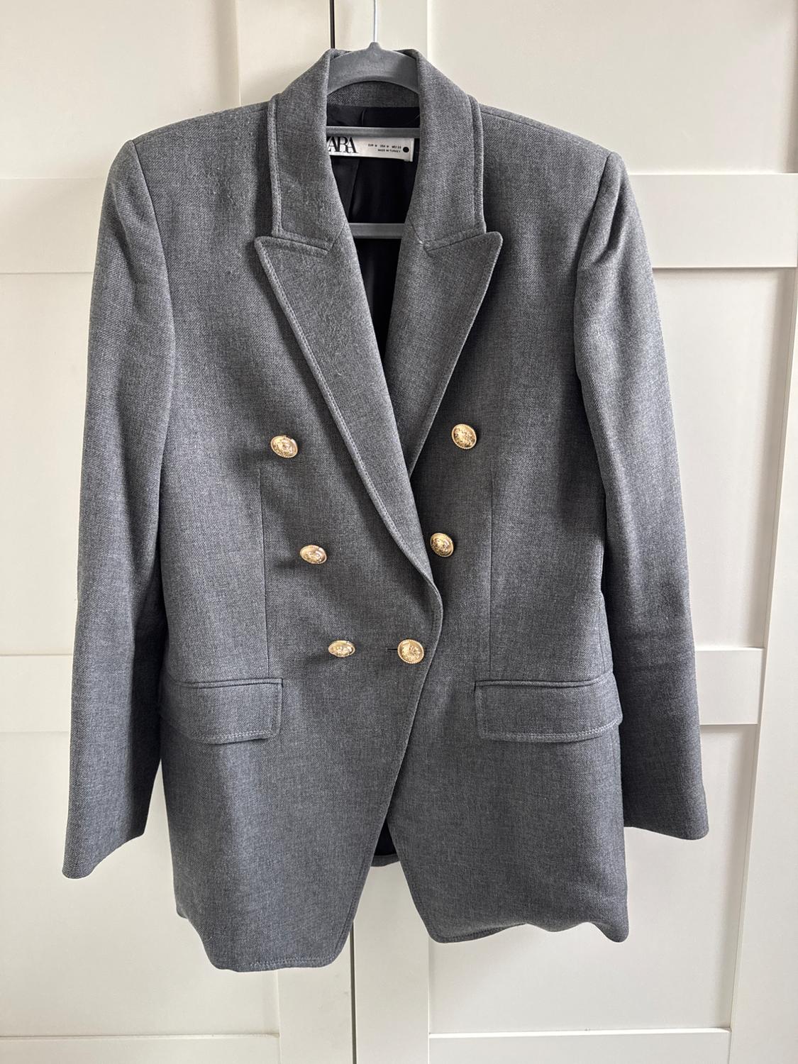 DOUBLE-BREASTED BUTTONED BLAZER