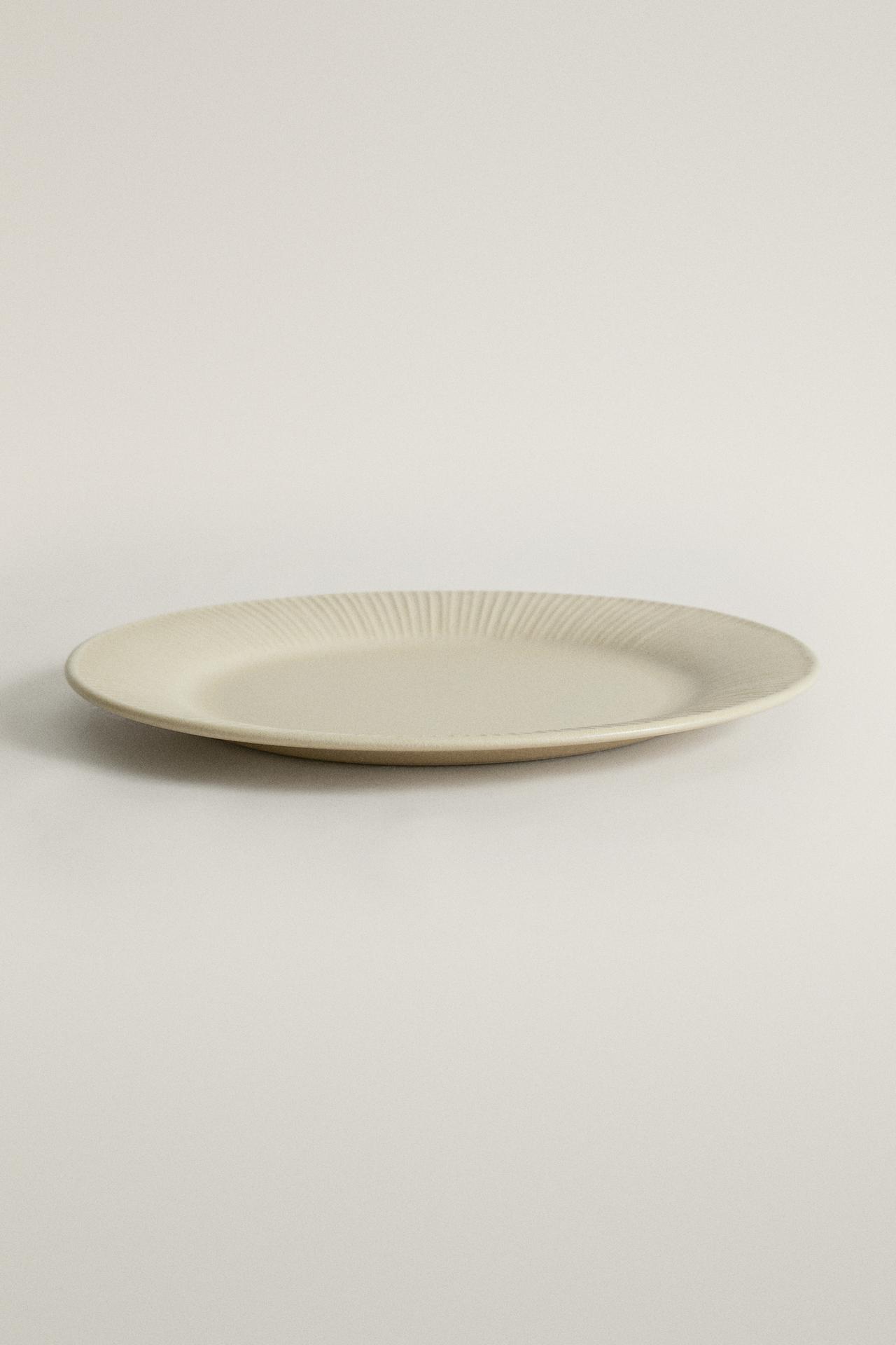 SCORED STONEWARE DINNER PLATE — Dark beige