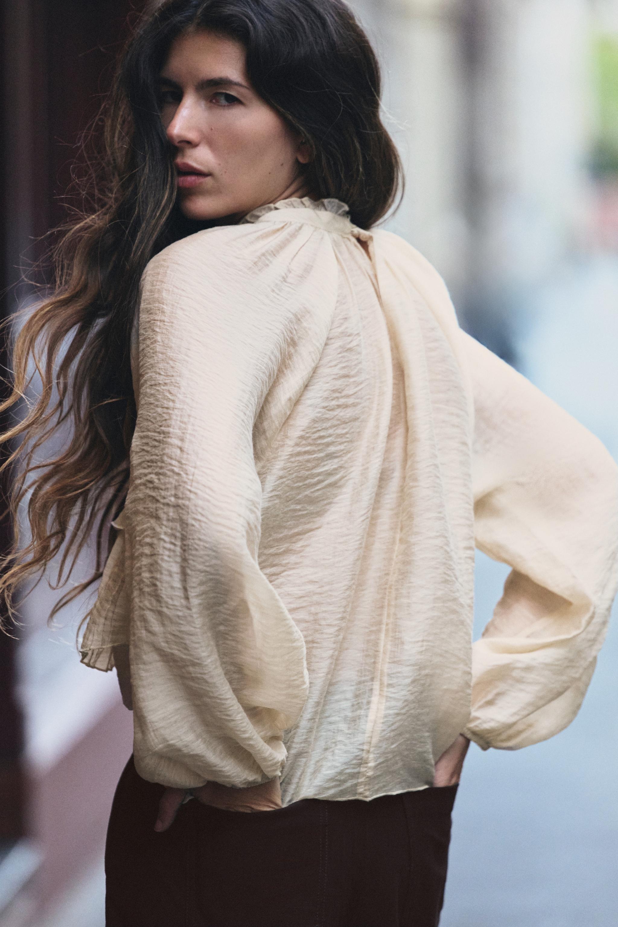RUFFLE BLOUSE