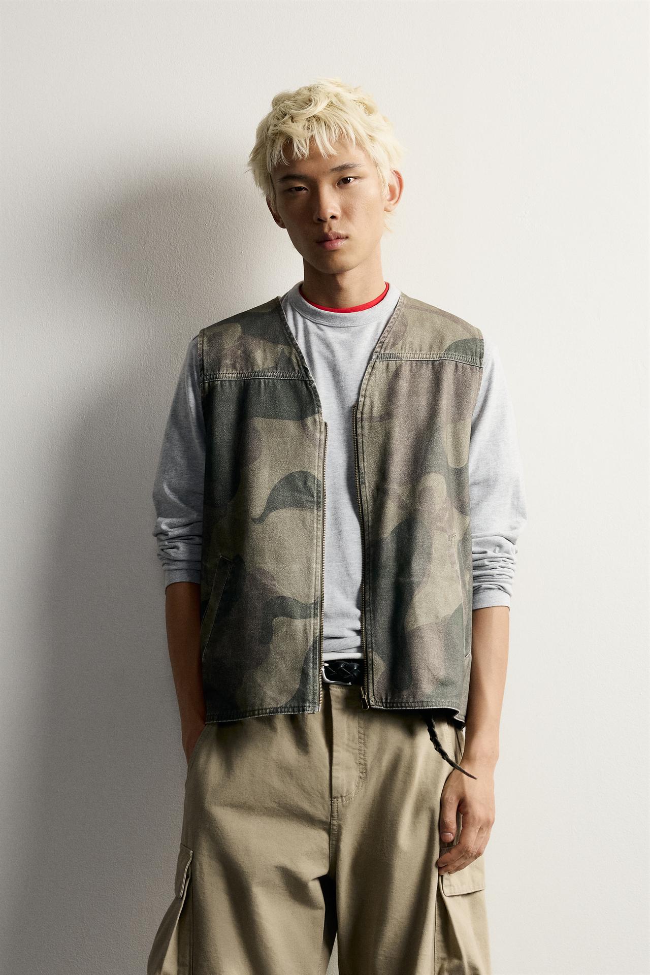 WASHED ABSTRACT PRINT VEST — Khaki