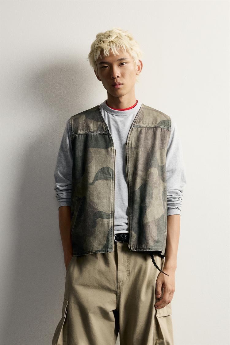 WASHED ABSTRACT PRINT VEST — Khaki