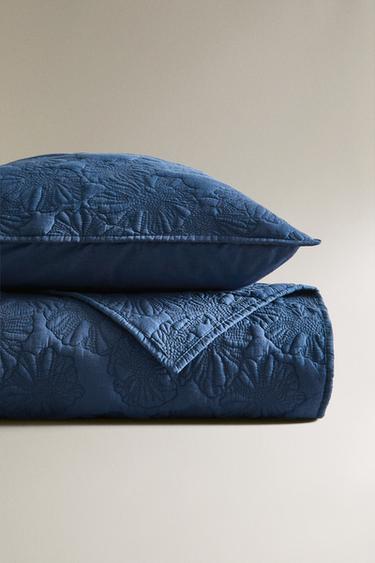 EDREDOM COM RELEVO E FLORES - Azul da Zara