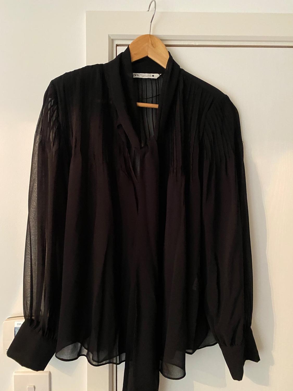 BLOUSE WITH BOW AND SHOULDER PADS - Image 3