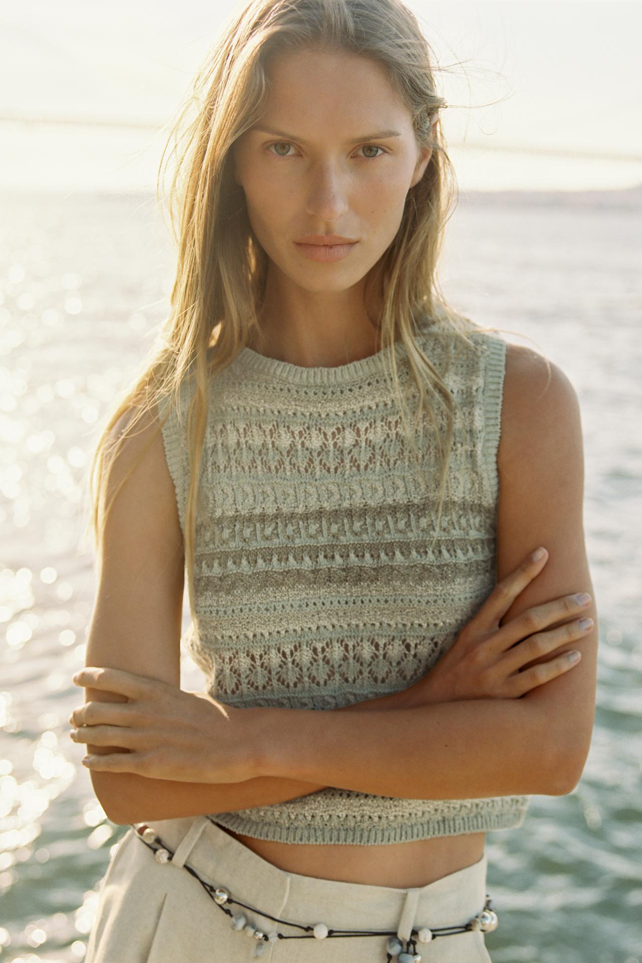 TEXTURED KNIT SLEEVELESS TOP