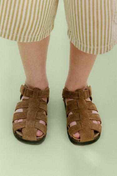 SANDALI PELLE BAREFOOT - Fango scuro di Zara