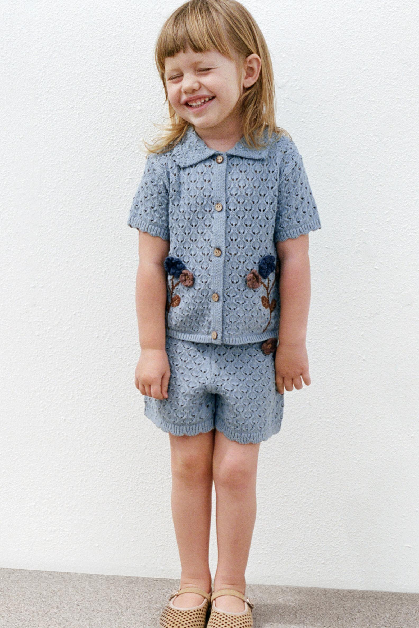 SHORT EN MAILLE À FLEURS AU CROCHET