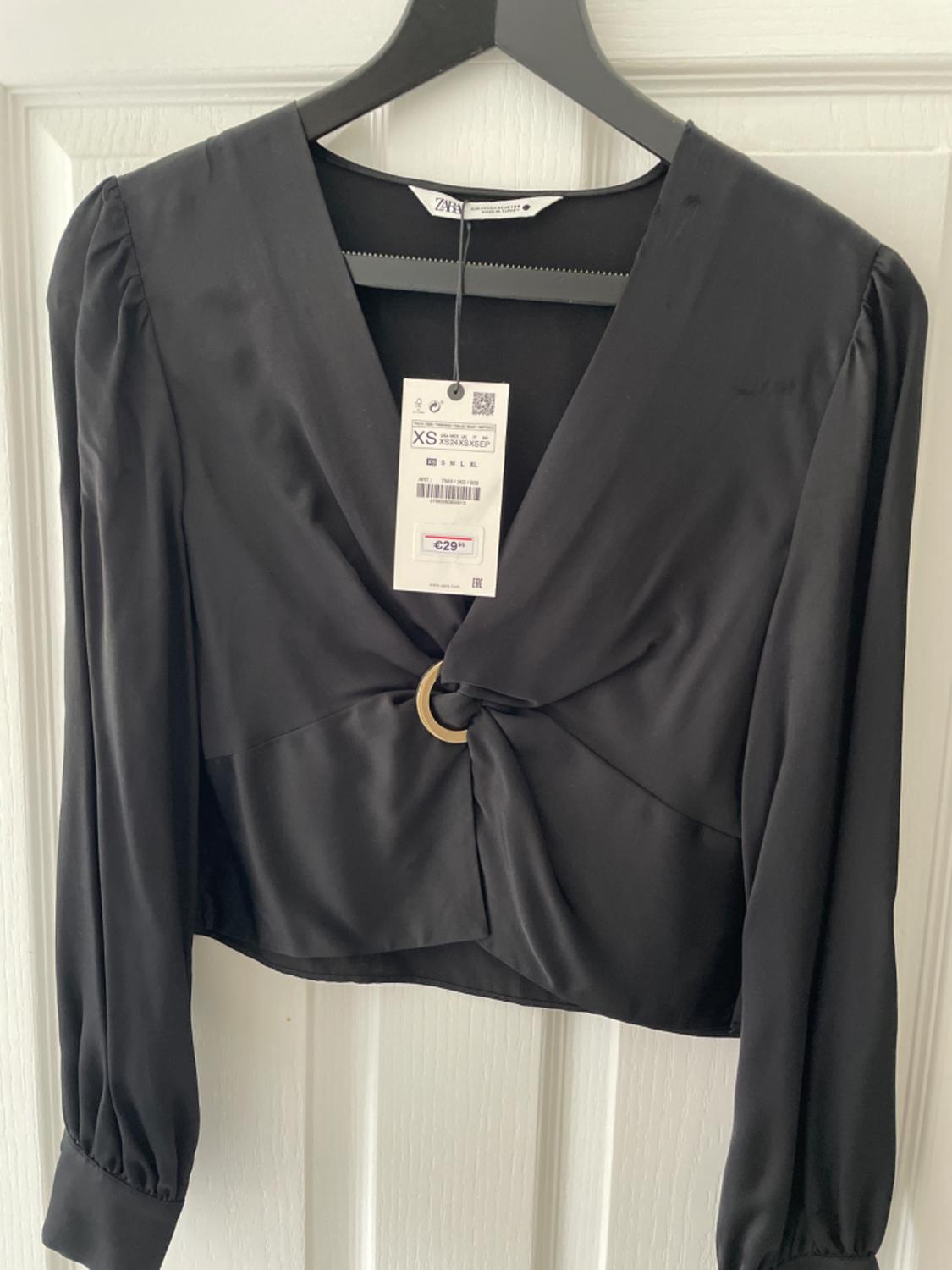 SATIN TOP WITH RING DETAIL - Image 3