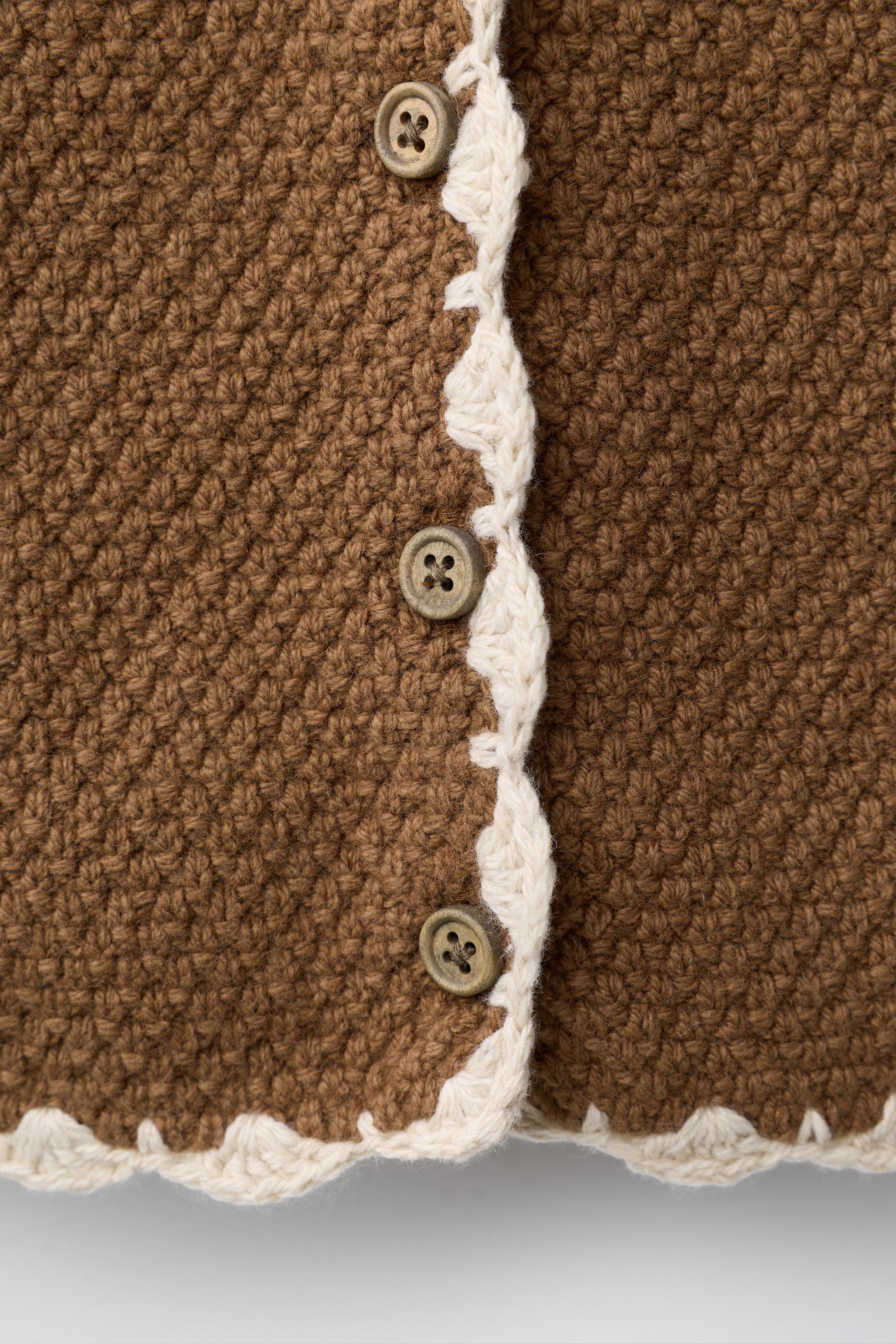 EMBROIDERED KNIT VEST