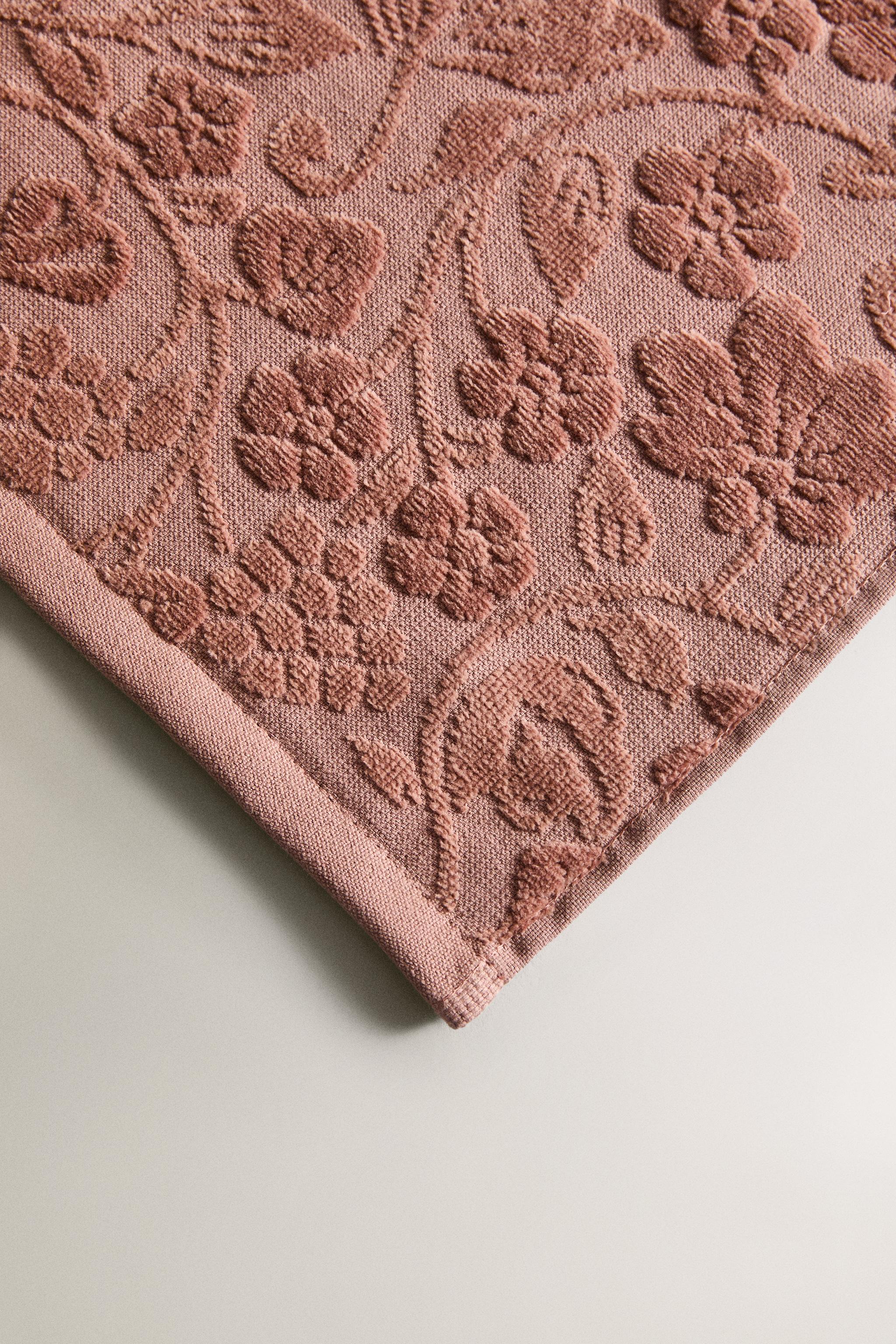 FLORAL JACQUARD BATH TOWEL