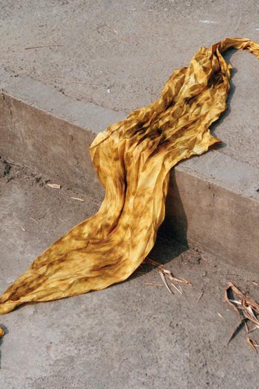 TIE-DYE CREASED SILK BANDANA X FANGLU LIN - Dark yellow by Zara