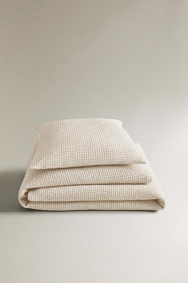MINI WAFFLE KNIT BEDSPREAD - Ecru by Zara