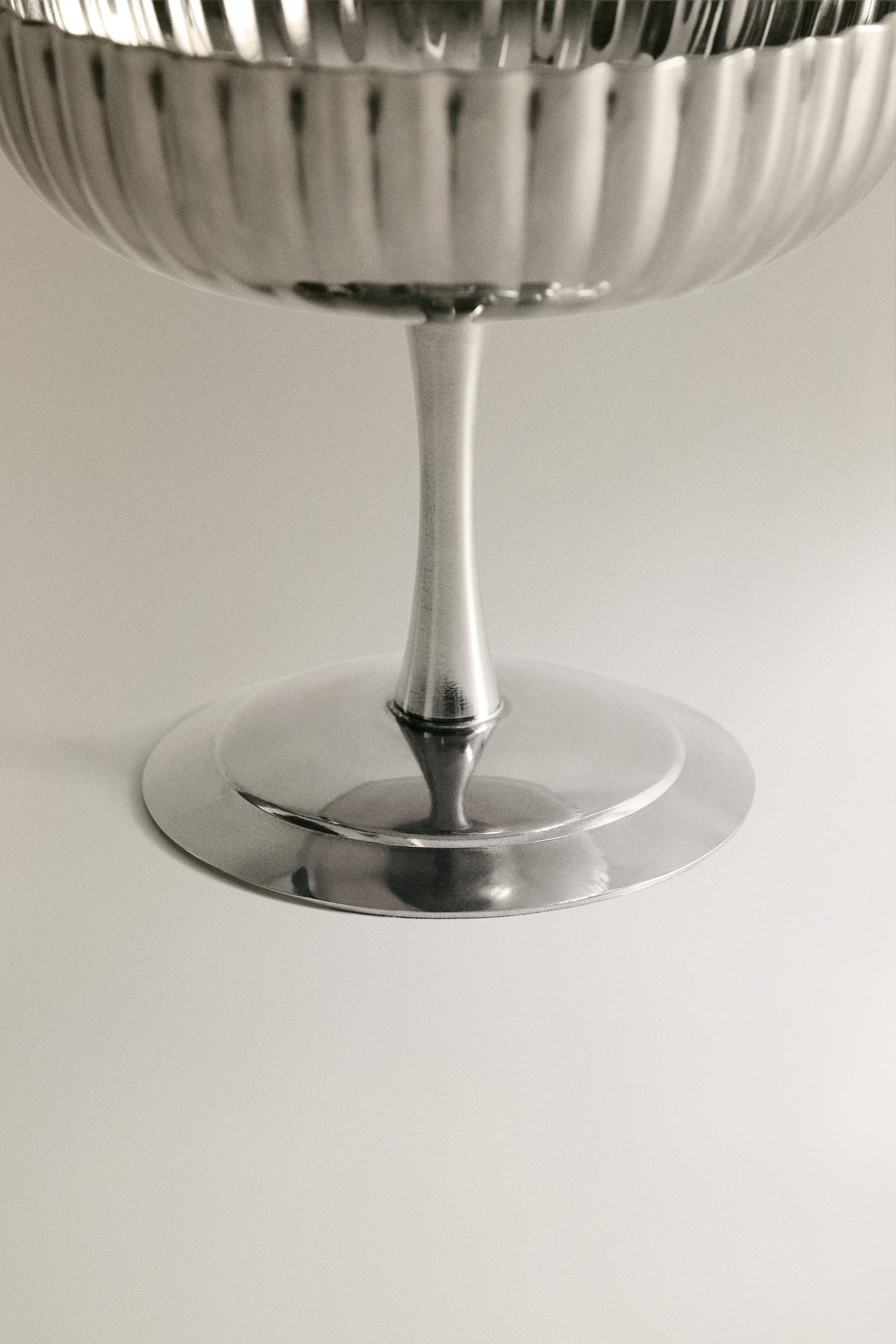 SCALLOPED METAL GLASS