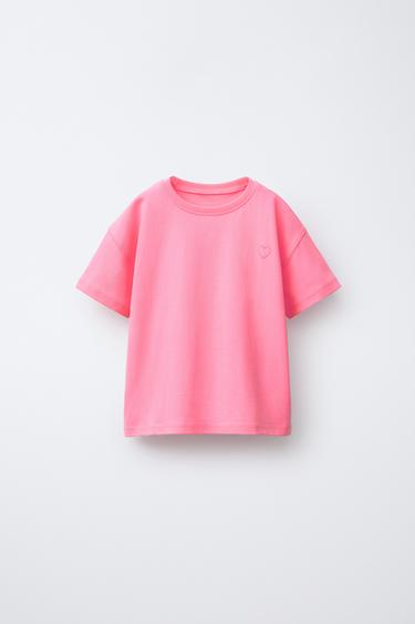 CAMISETA LISA CORAZÓN BORDADO - Rosa flúor de Zara