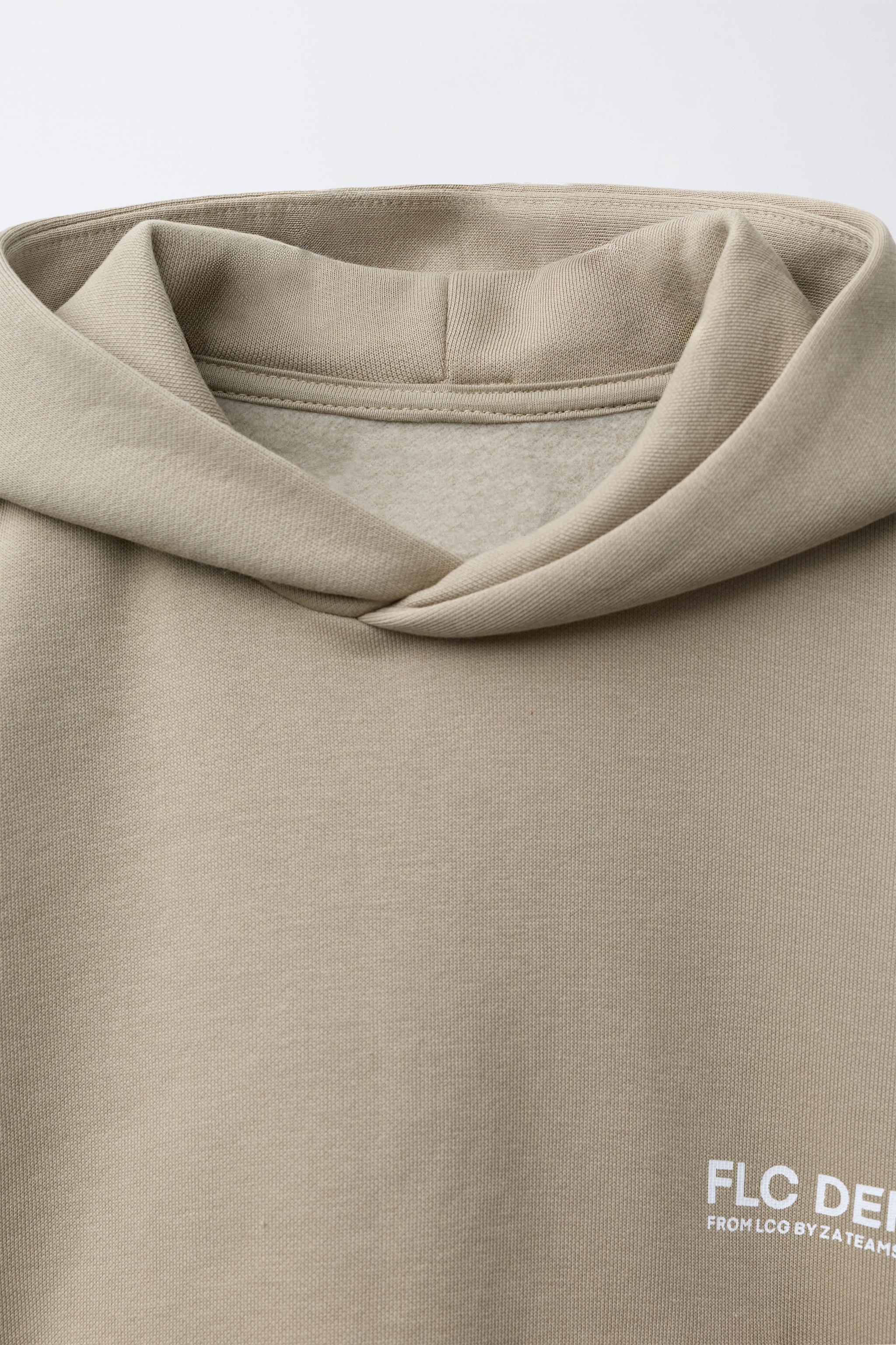 SWEAT BASIQUE À CAPUCHE