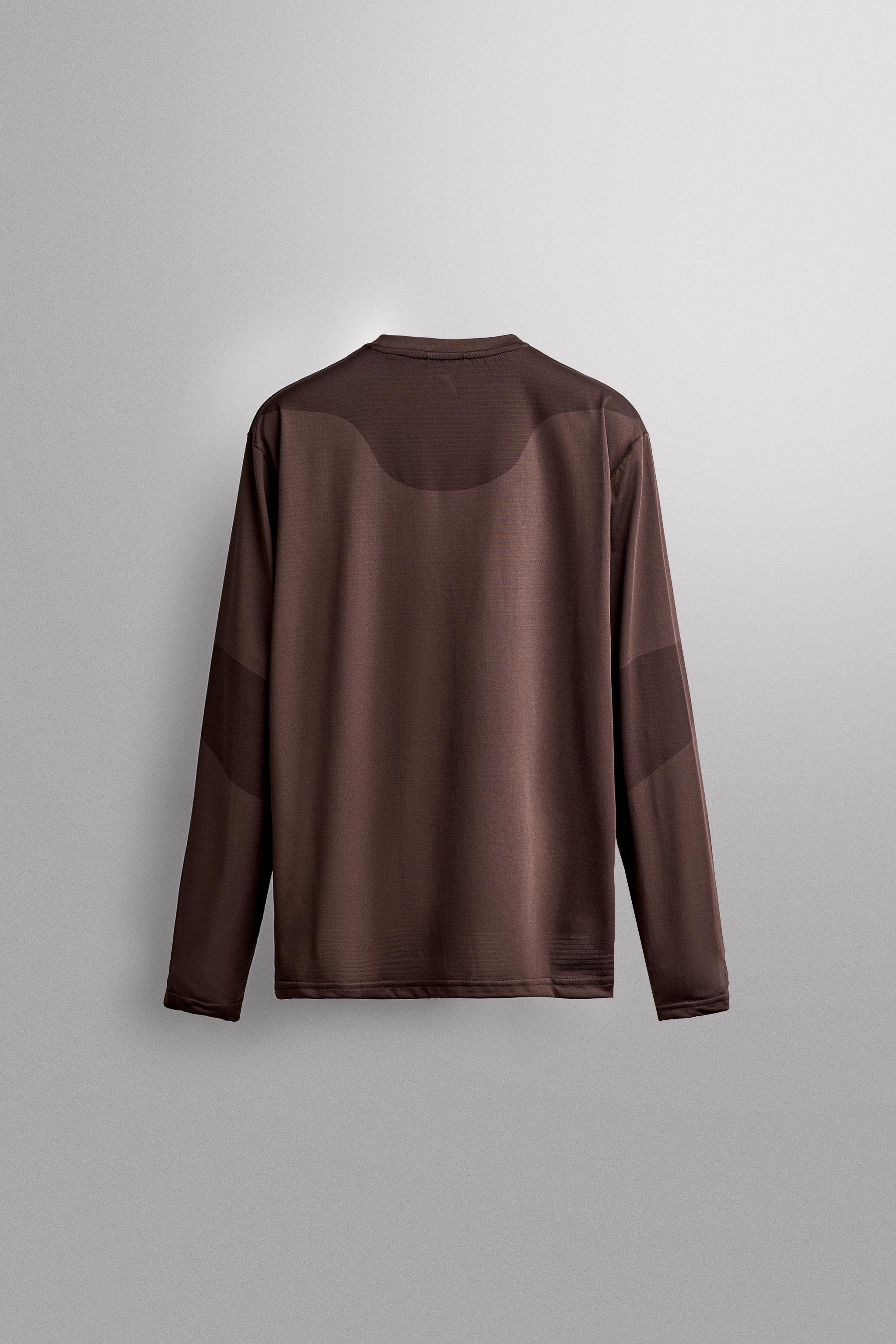T-SHIRT TECHNIQUE À MANCHES LONGUES AVEC POCHE