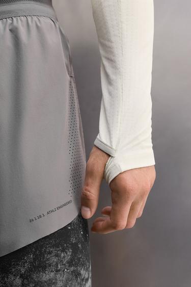 T-SHIRT TECHNIQUE COL ZIPPÉ - Blanc cassé de Zara - Image 4