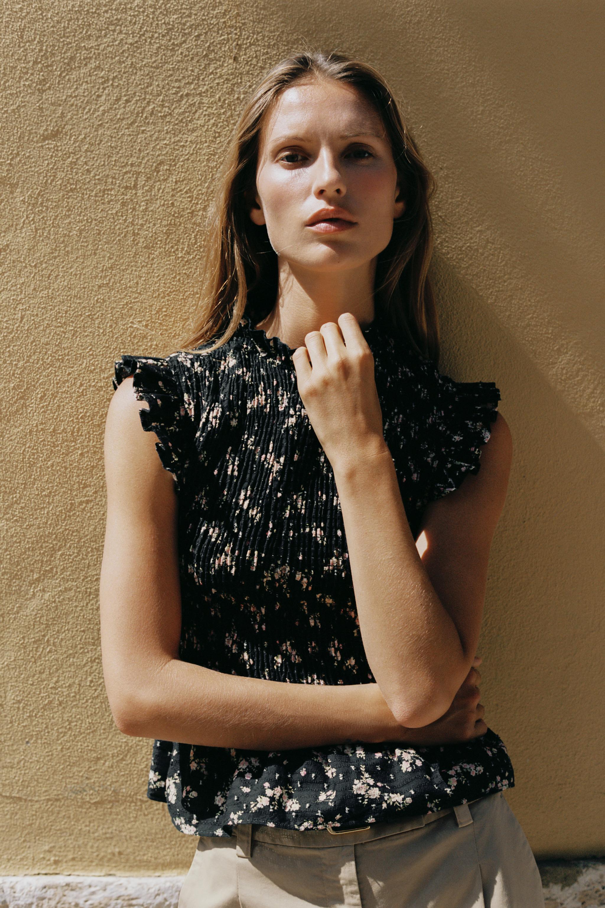 SMOCKED FLORAL PRINT TOP