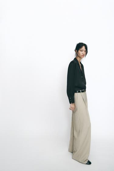 CAMISA BÁSICA SATINADA - Negro de Zara