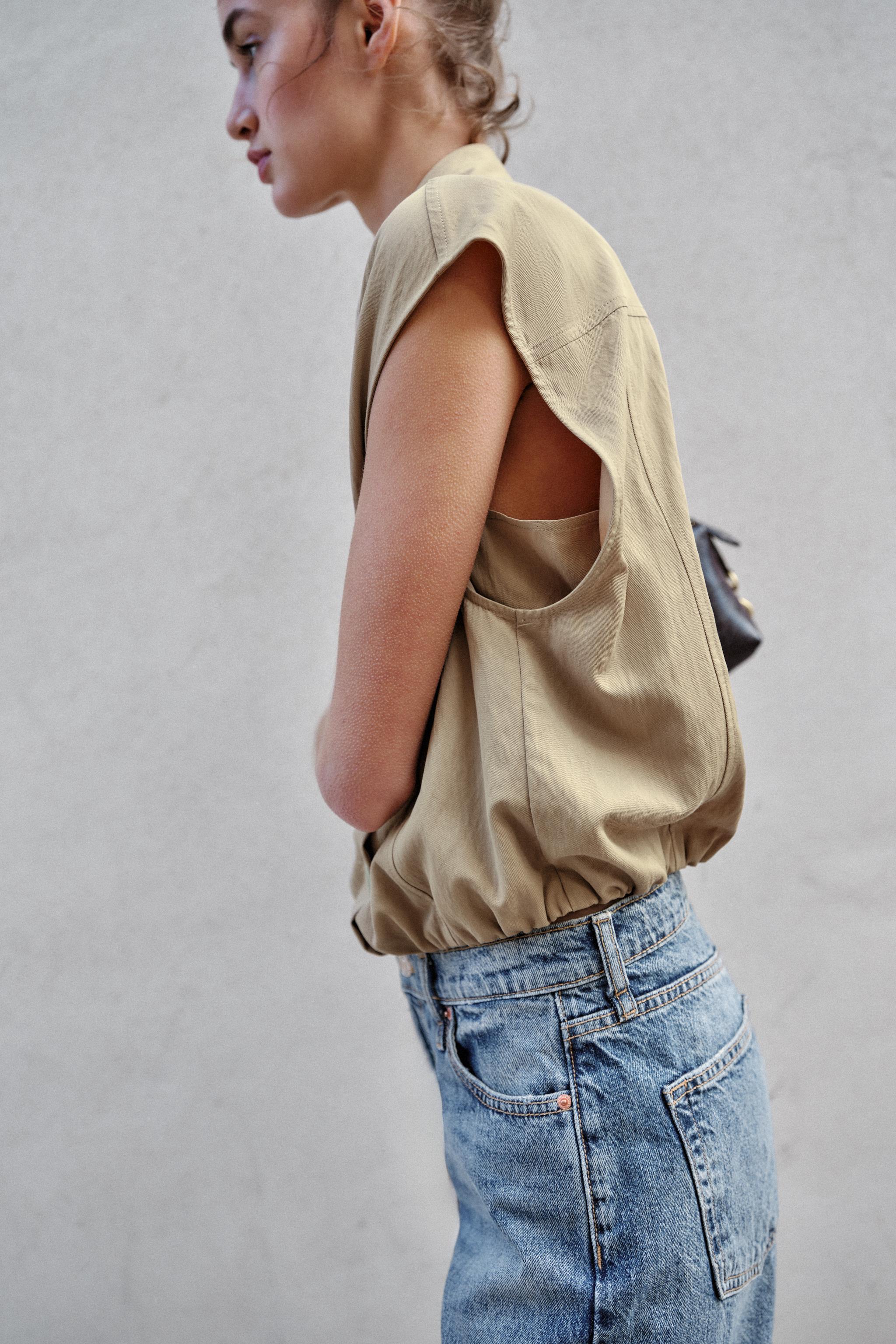 COLLARED TOP