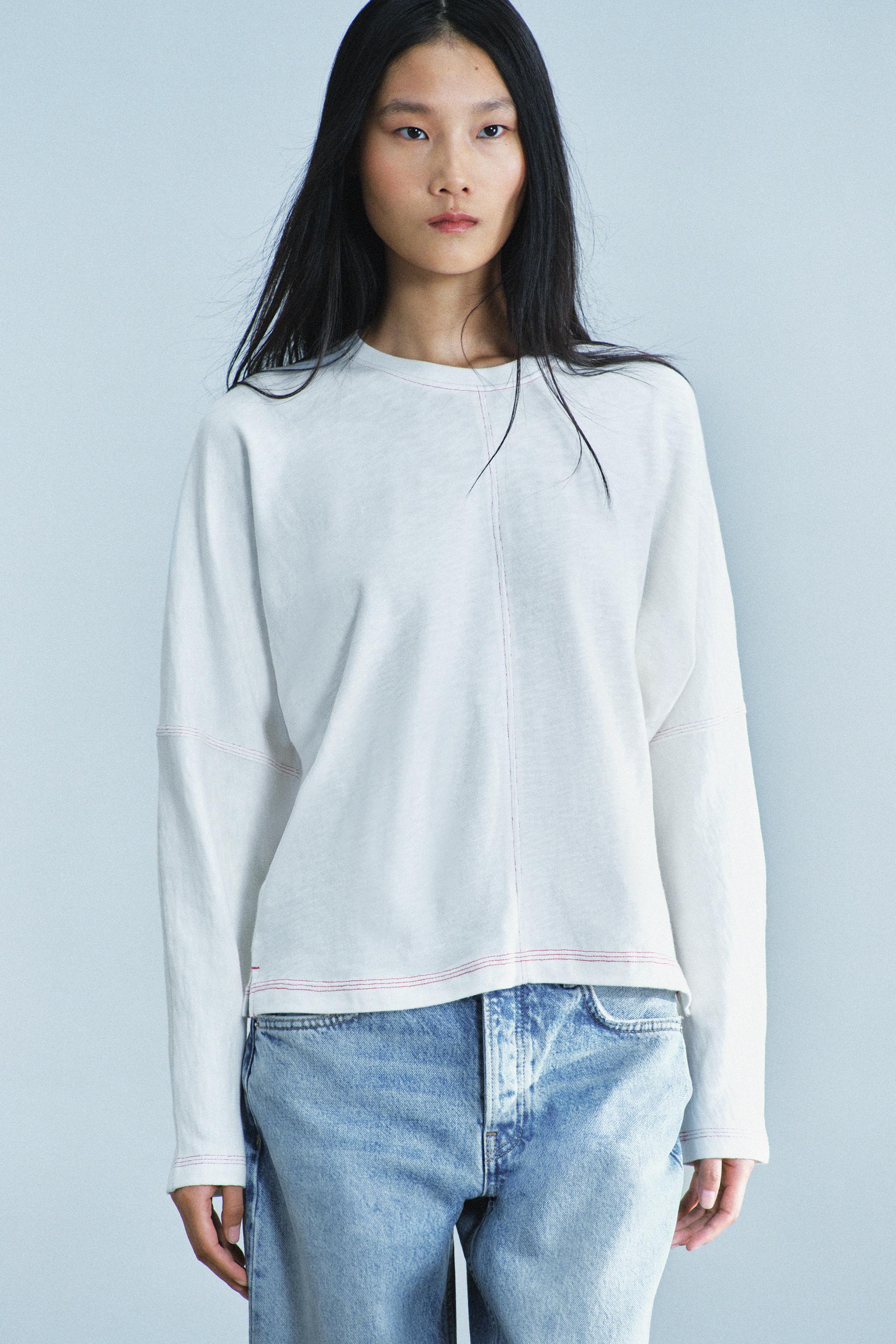 CONTRAST-STITCH T-SHIRT